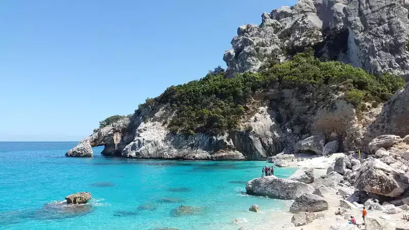 C'est la plage de sardaigne où partir en août